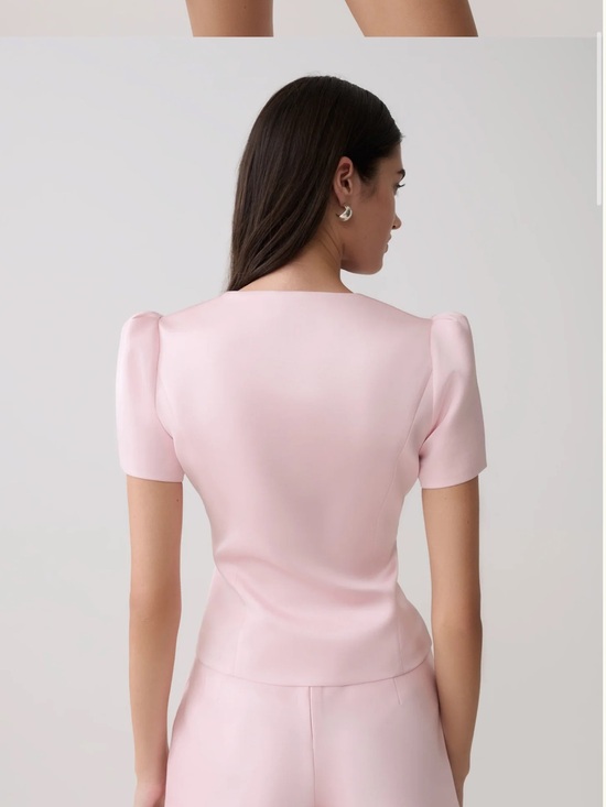 Meshki Tops - Anne
Short Sleeve Satin Top - Pale Pink